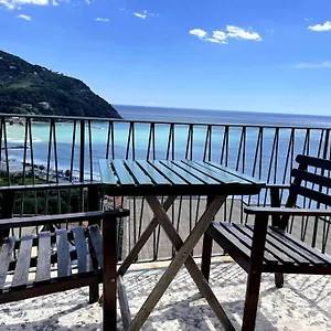 Ocean View With Fast Wi-fi And Elevator To Town Holiday home Levanto