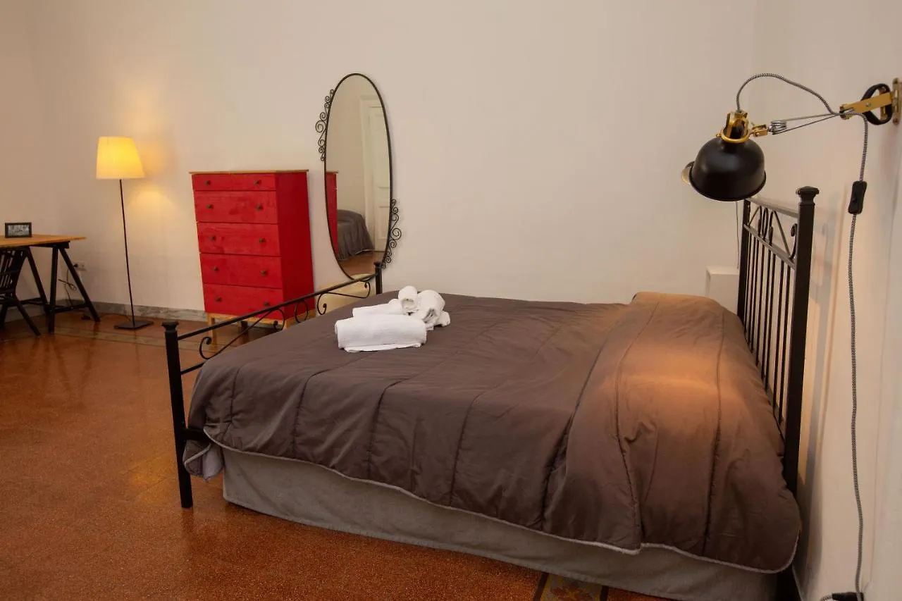 Vecchia Napoli - Chiaia Bed & Breakfast
