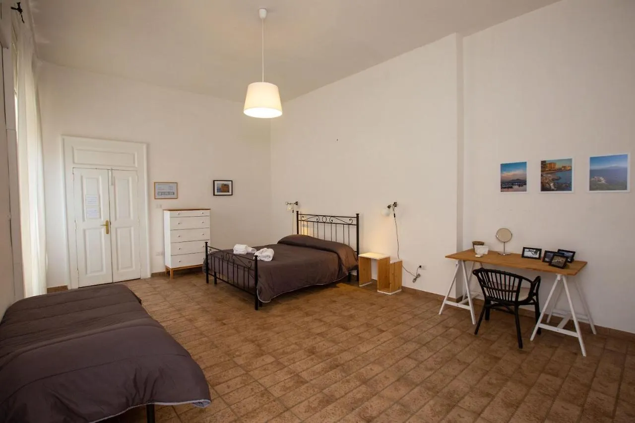 Vecchia Napoli - Chiaia Bed & Breakfast Italy